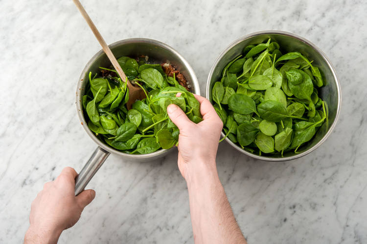 Spinat nach und nach zufügen