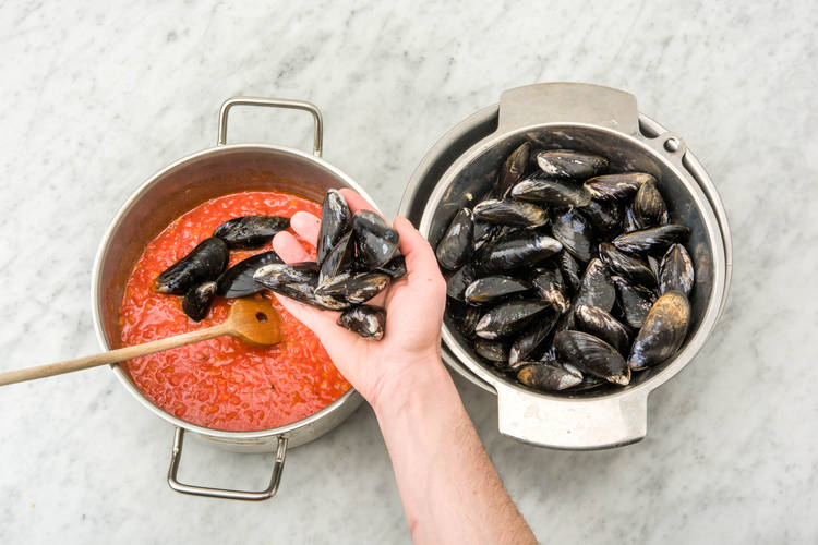 Add mussels to the sauce