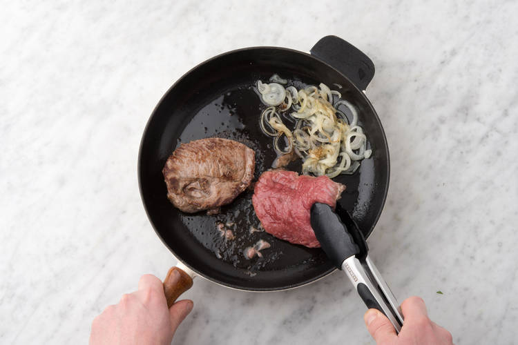 Steaks anbraten