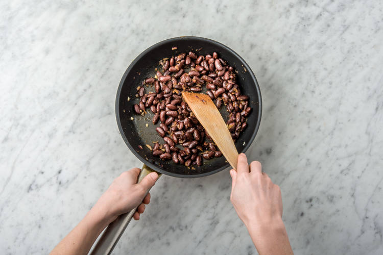 Cook red kidney beans