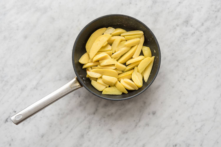 Bak de aardappelen.