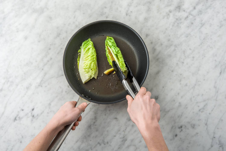 Fry the lettuce