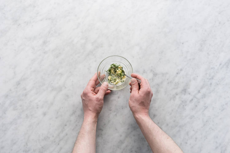 Kräuterbutter zubereiten