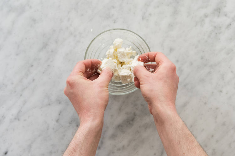 Hirtenkäse zerkleinern