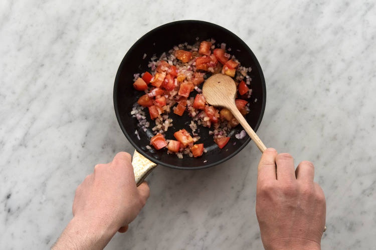 Tomaten-Zwiebel-Marmelade zubereiten