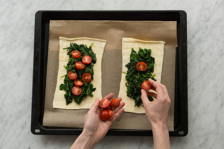 Kirschtomaten verteilen