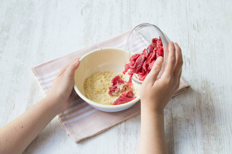 Coat the steak in the cornflour