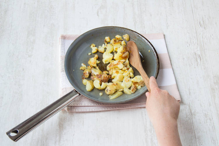 Fry the potatoes