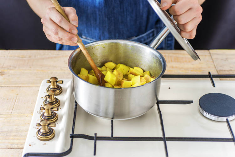 Start the Sag Aloo