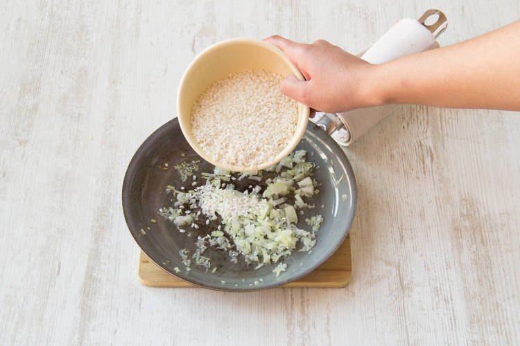 Toast the rice grains