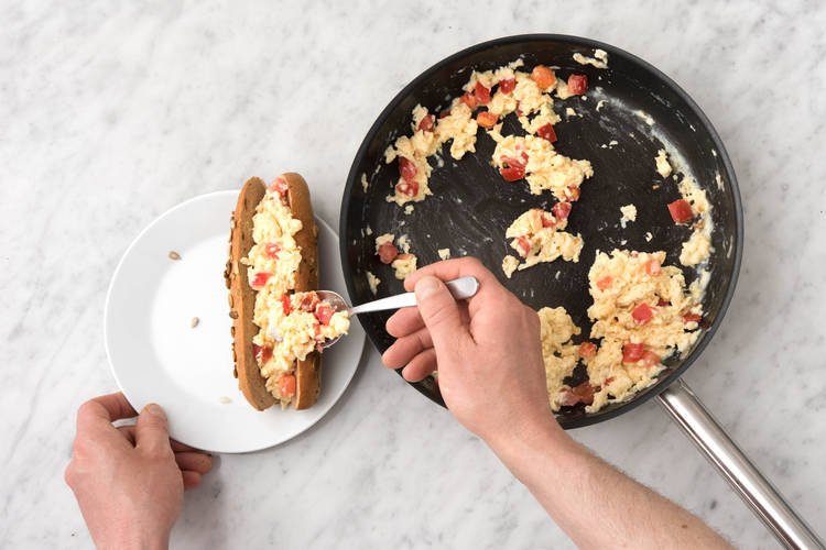 Serveer het ontbijtje, eet smakelijk!