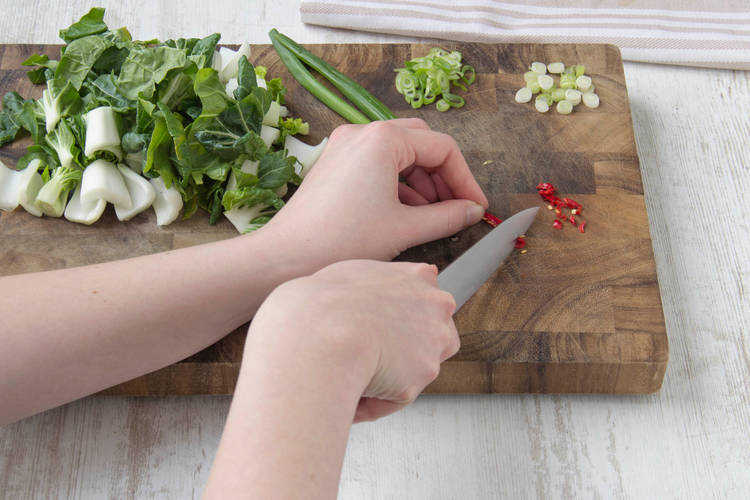 Thinly chop the chilli