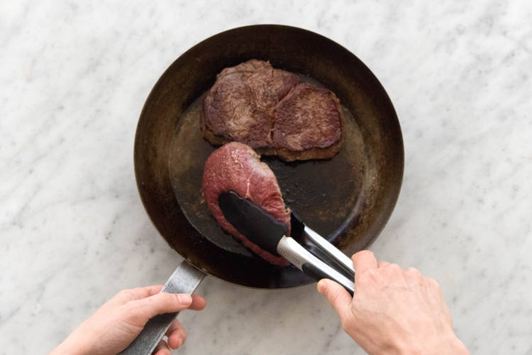 Rumpsteaks anbraten