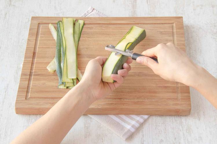 Prepare the zucchini