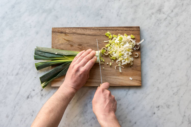 Prepare the leek