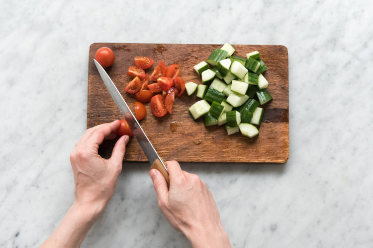 Kirschtomaten halbieren