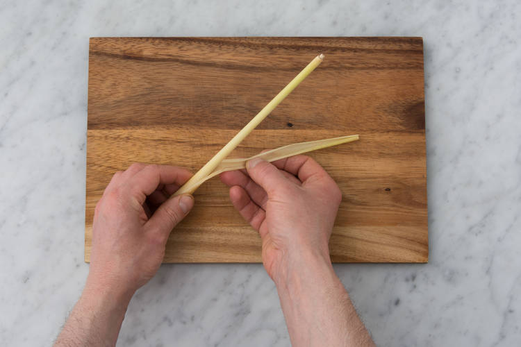 Remove the outer layer of the lemongrass