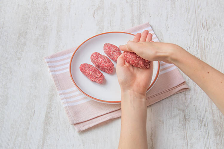 Roll the lamb kofta mince