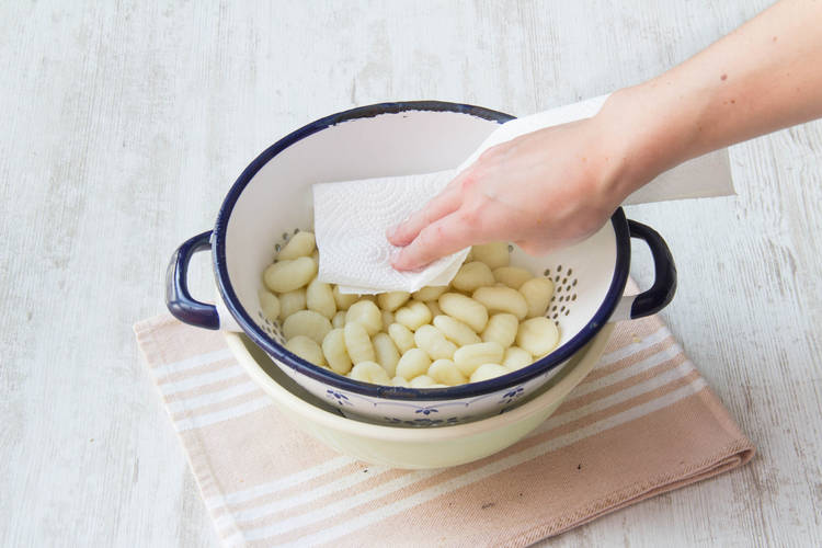 Pat the gnocchi dry