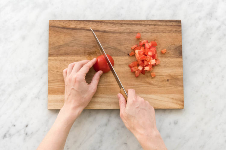 Tomate würfeln