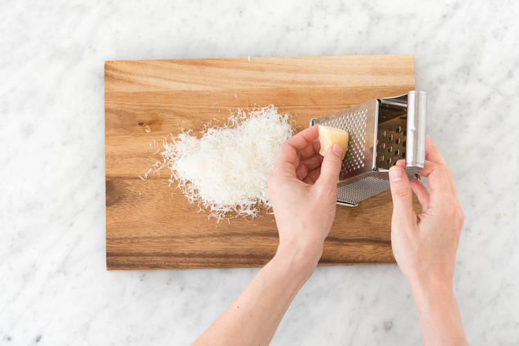 Parmesan reiben