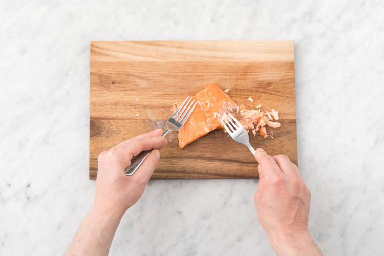 LACHS ZERKLEINERN