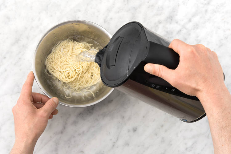 Soak the hokkien noodles