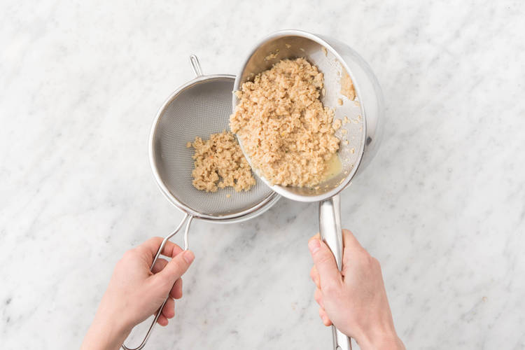 Soya-Schnetzel vorbereiten