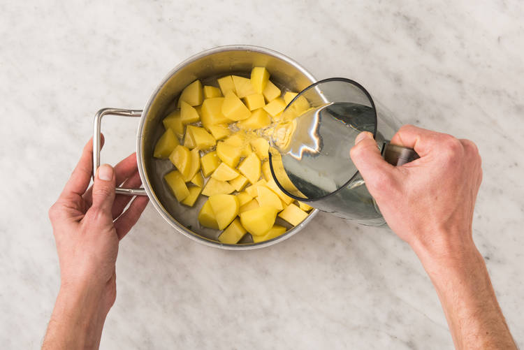 1 CUIRE LES POMMES DE TERRE