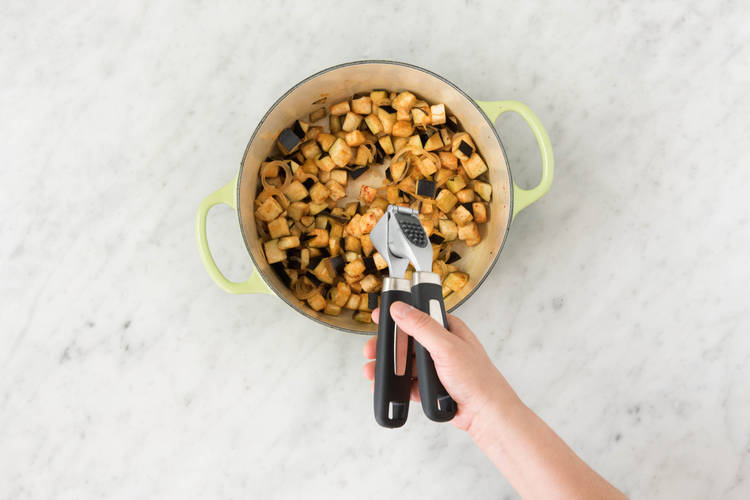 Knoblauch dazupressen