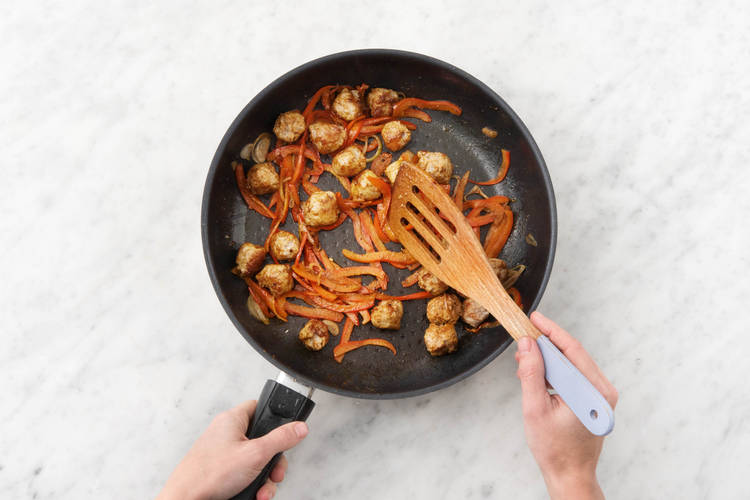 FLEISCHKÜGELI-PFANNE FERTIG GAREN