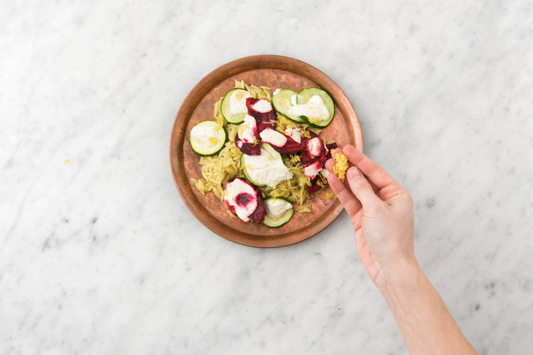 Garnir du reste de jus de citron