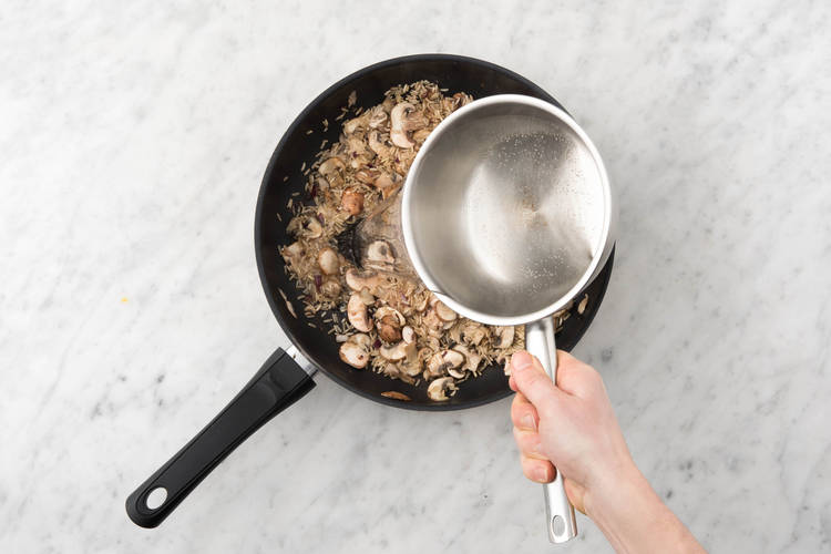 Ajouter l'eau de cuisson