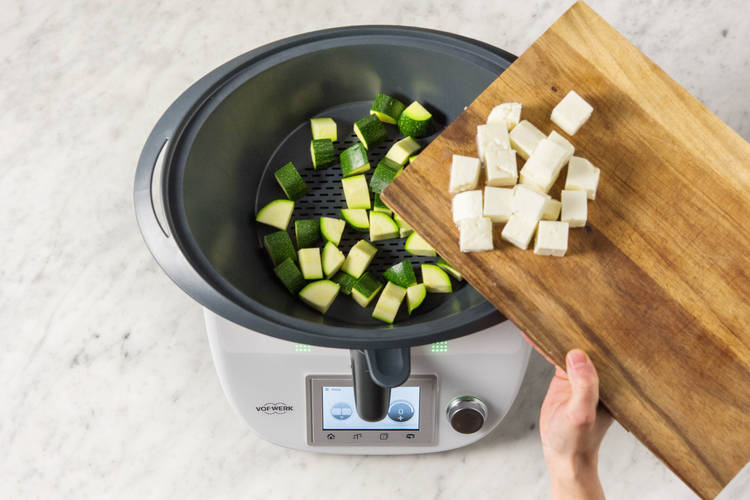 Paneer und Zucchini in den Varoma