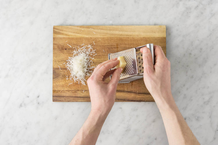 Parmesan reiben