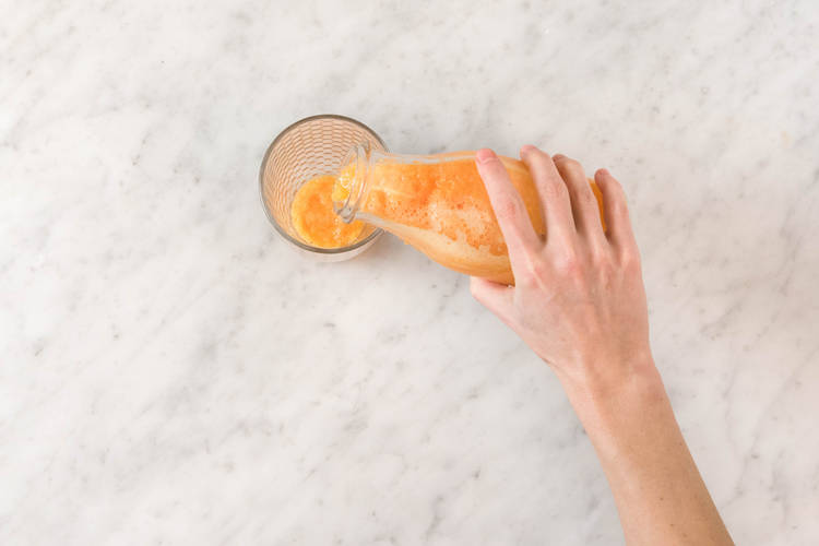 ACE Smoothie servieren