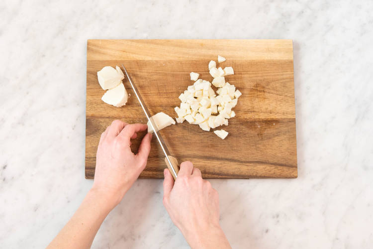 Mozzarella schneiden