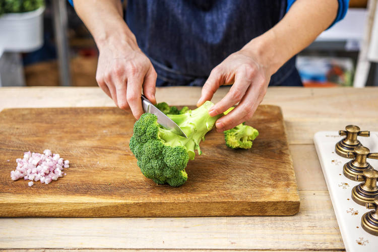 Cook the broccoli