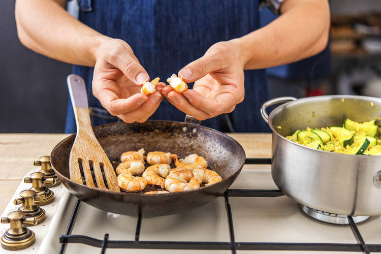 Cook the prawns