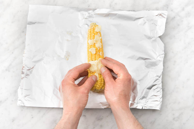 Beurrez les épis de maïs