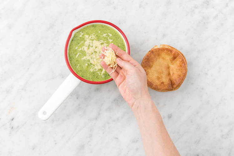 Servez la soupe avec la croustade, et dégustez !