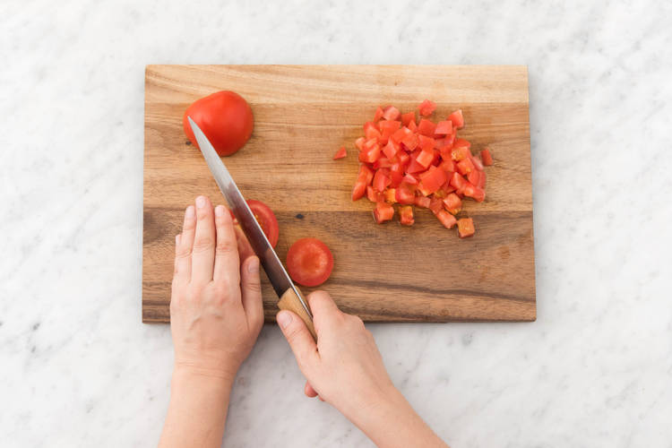 Couper les tomates.