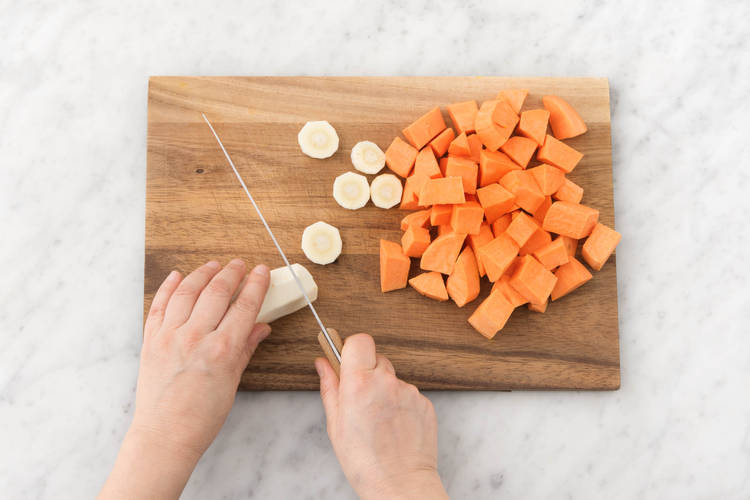 Couper le panais et la patate douce