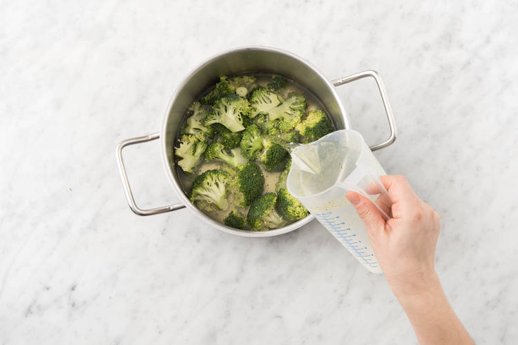 Ajouter le bouillon de légumes