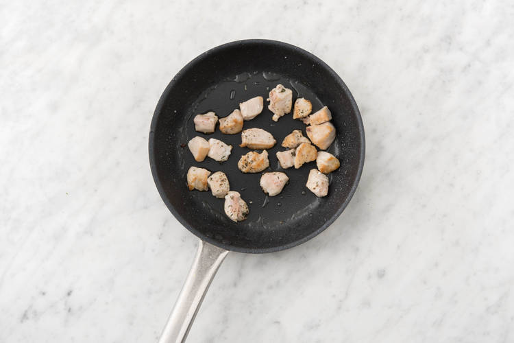 Cuire les dés de poulet