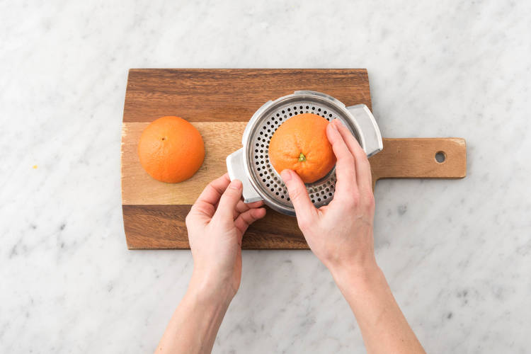 Presser le jus des oranges