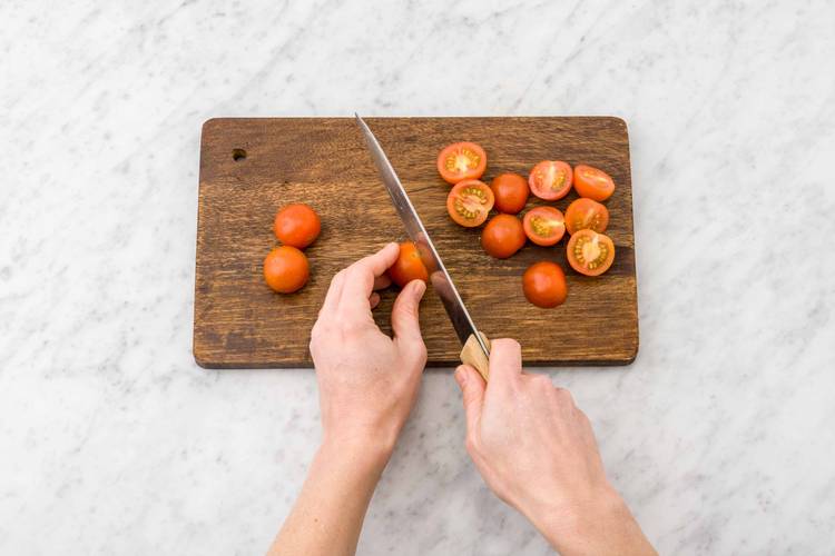 Couper les tomates cerises