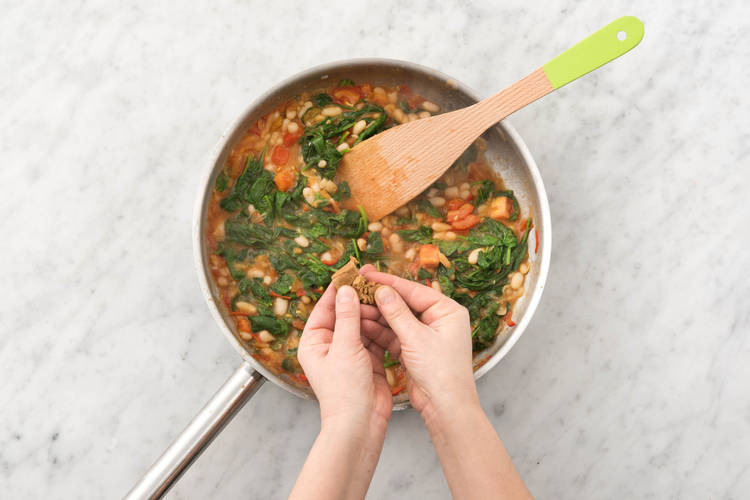 Émietter le cube de bouillon