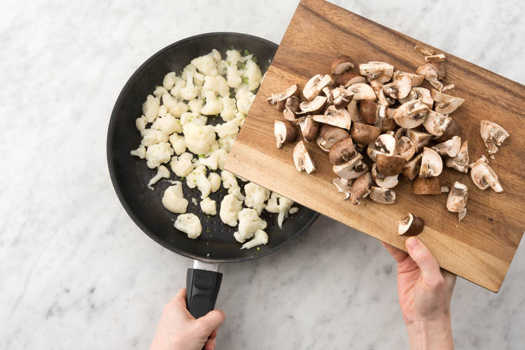 Ajouter les champignons blonds