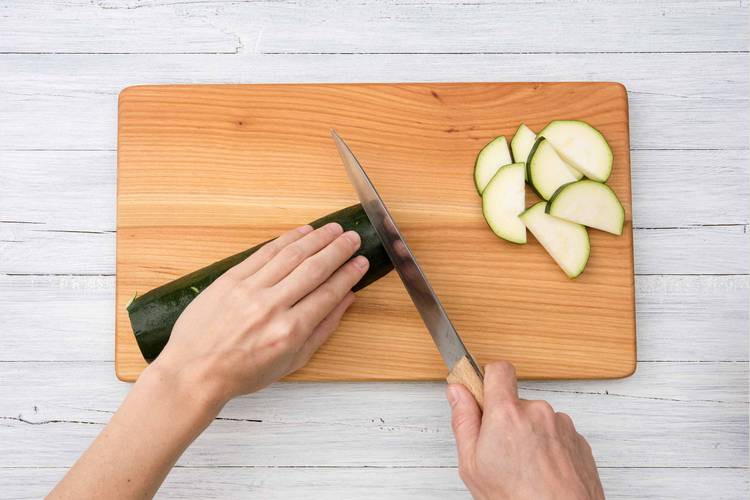 Couper la courgette